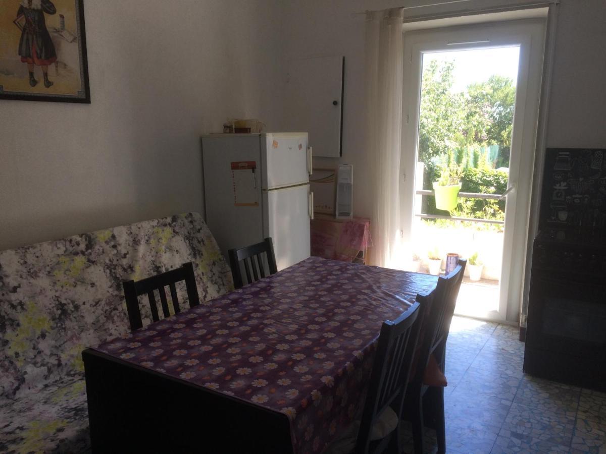 Appartement Sur Sommieres Jusqu'A 6 Personnes Luaran gambar
